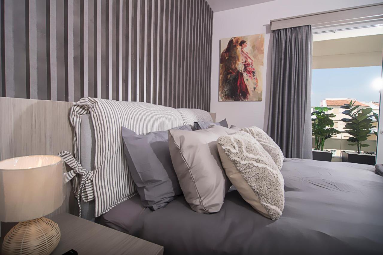 Urban Chic Luxury At The City Center Kalamata Exterior foto
