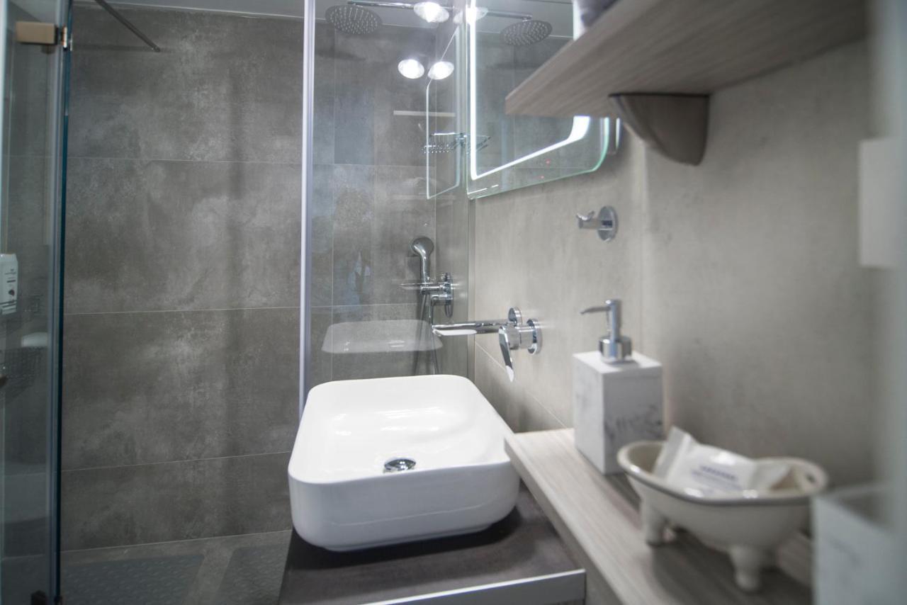 Urban Chic Luxury At The City Center Kalamata Exterior foto