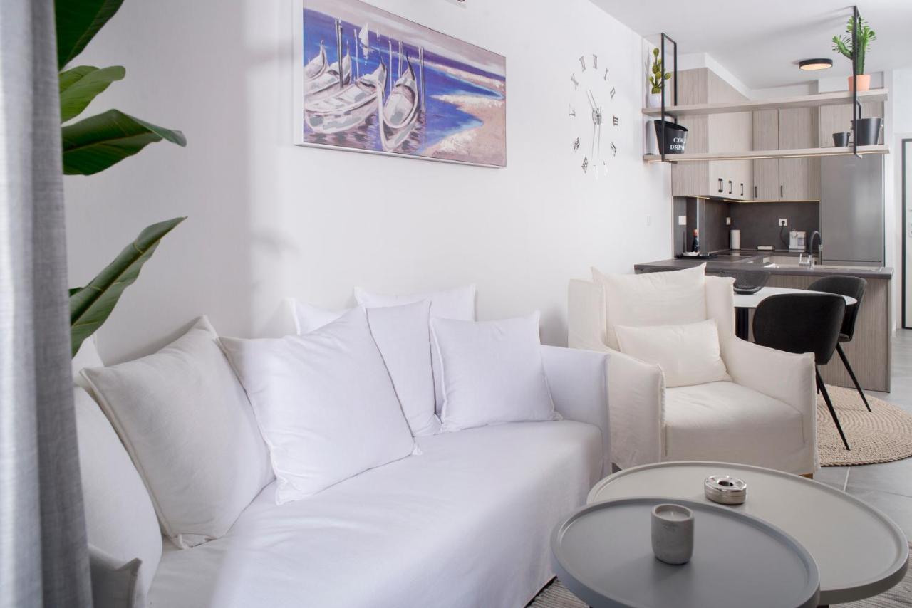 Urban Chic Luxury At The City Center Kalamata Exterior foto